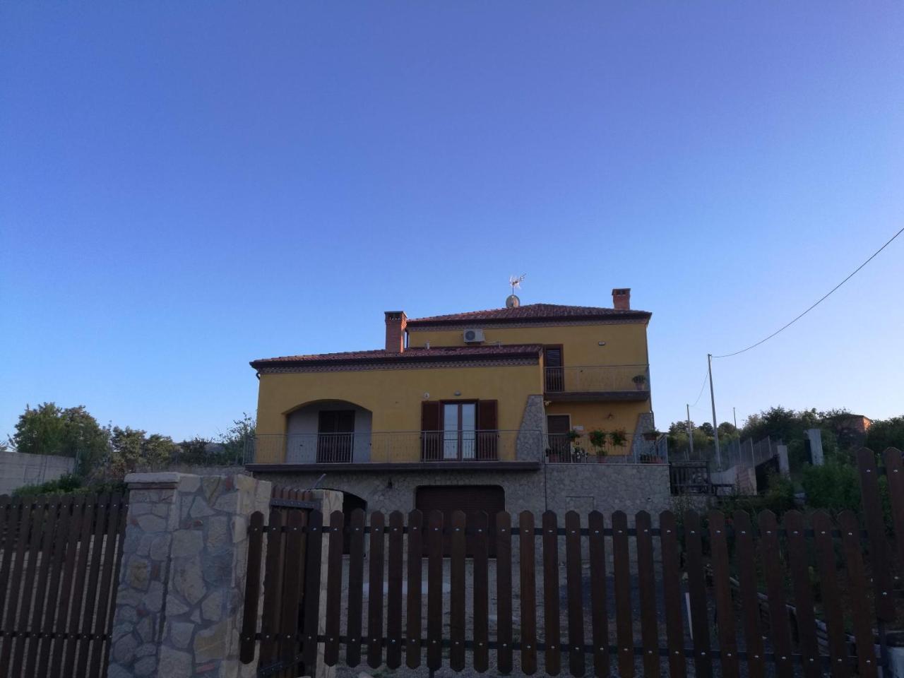 Lacus Pensilis Castel Lagopesole Exterior foto